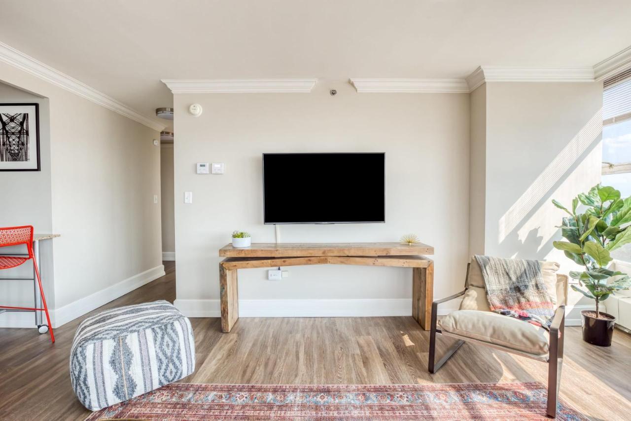 Cozysuites 800 Tower 1Br With Gym! 10 Луисвил Екстериор снимка