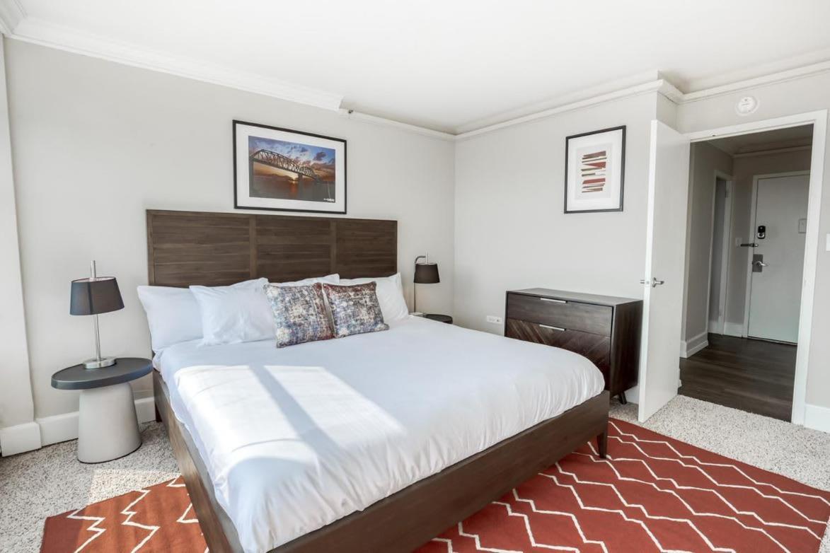 Cozysuites 800 Tower 1Br With Gym! 10 Луисвил Екстериор снимка